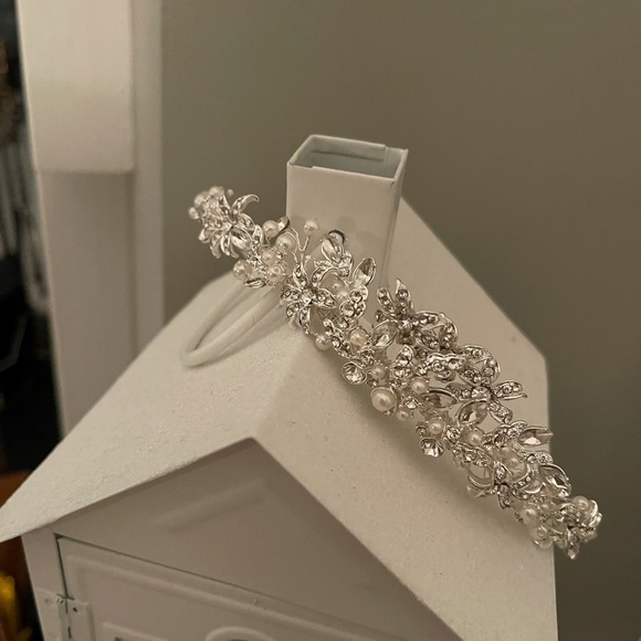 Wedding crown headpiece. Hand wired - Picture 5 of 5